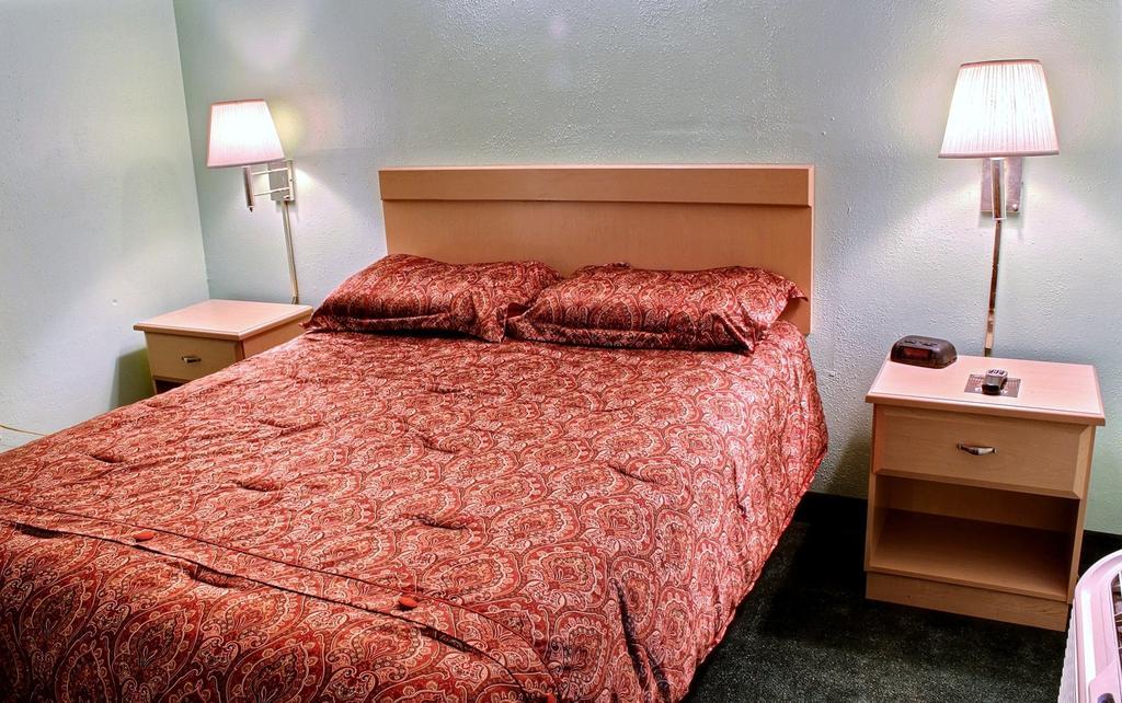 Rodeway Inn Watertown Cameră foto