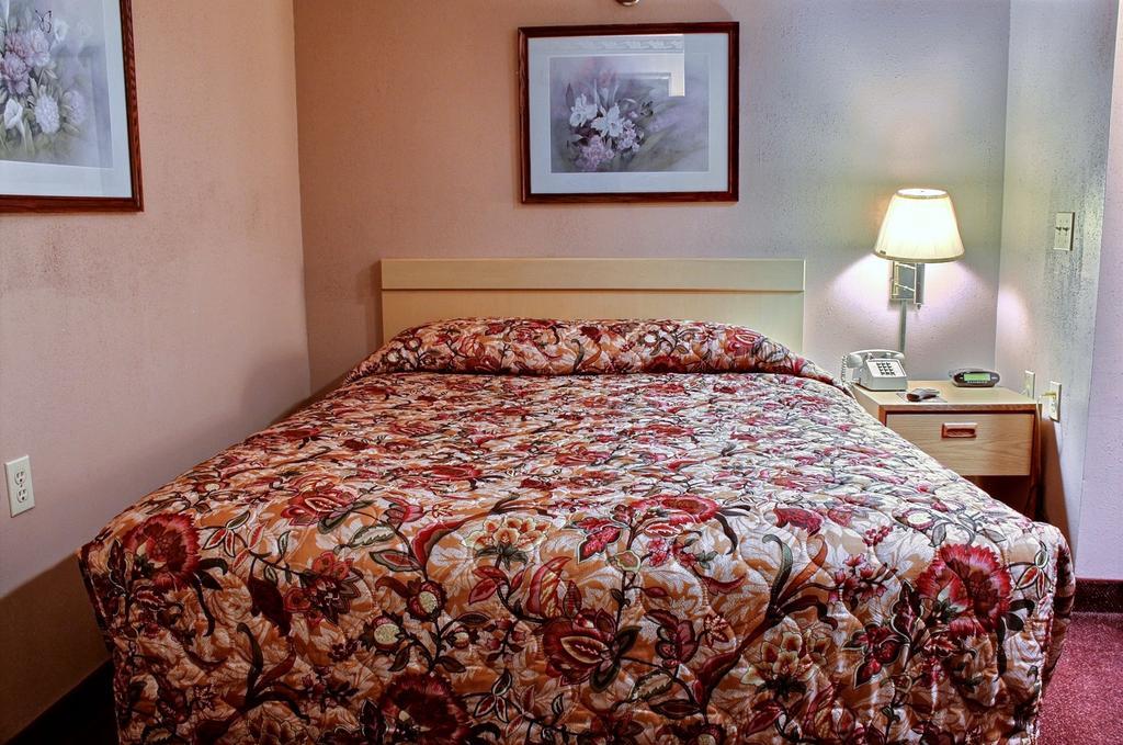 Rodeway Inn Watertown Cameră foto